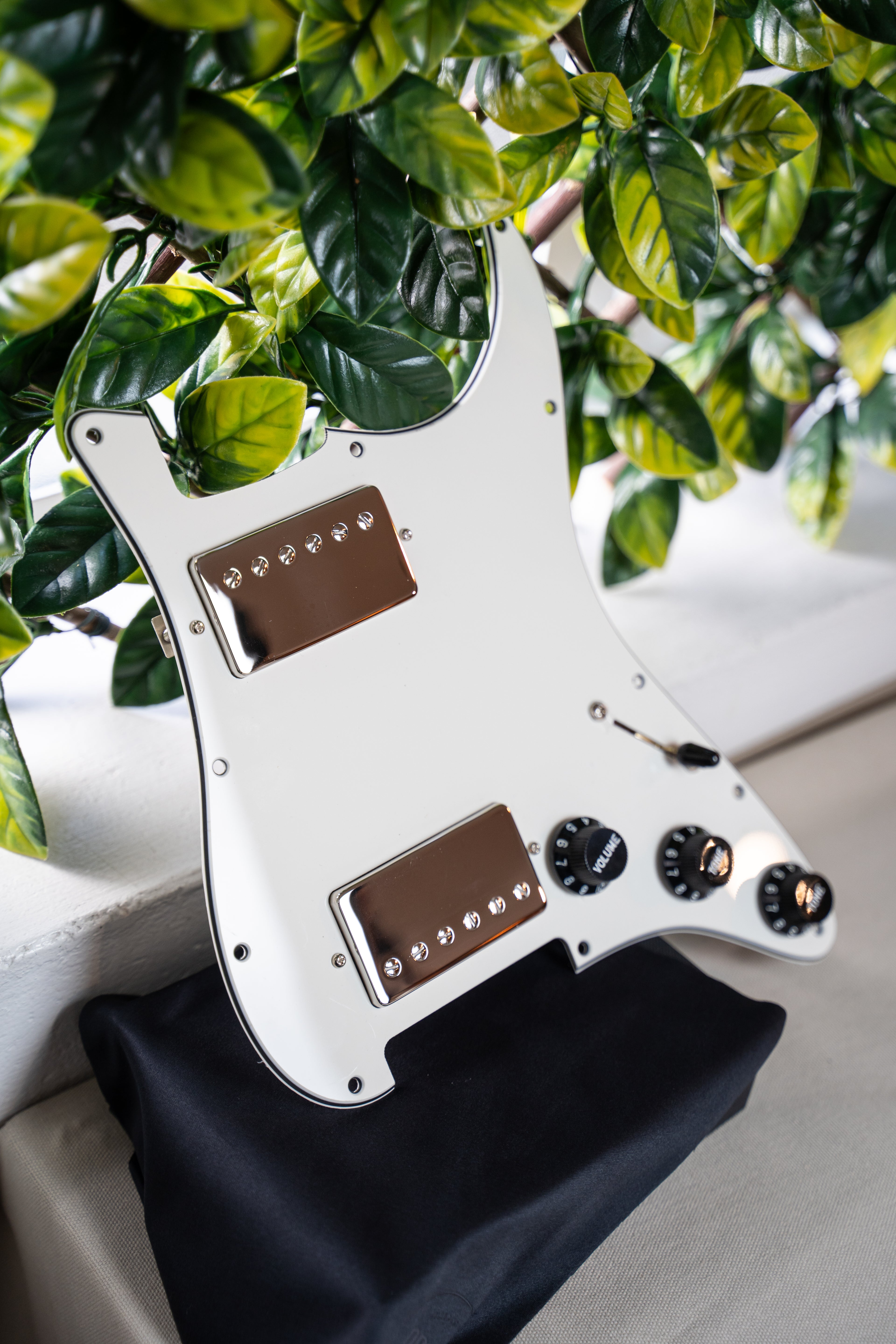 Custom Shop: HSS Loaded Pickguard für Strat®