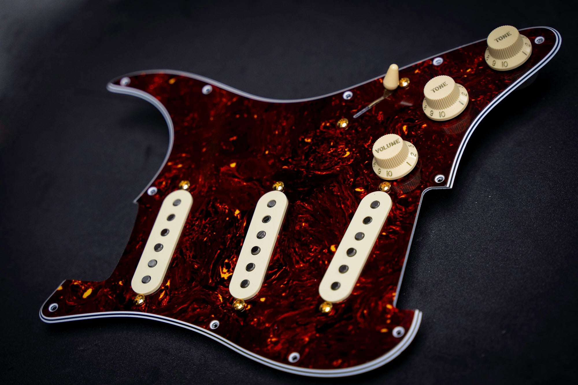 Custom Shop: Loaded Pickguard für Strat® (SSS)