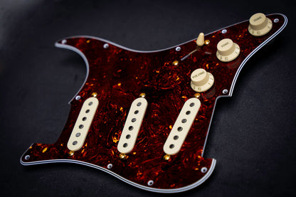 Custom Shop: Loaded Pickguard für Strat® (SSS)